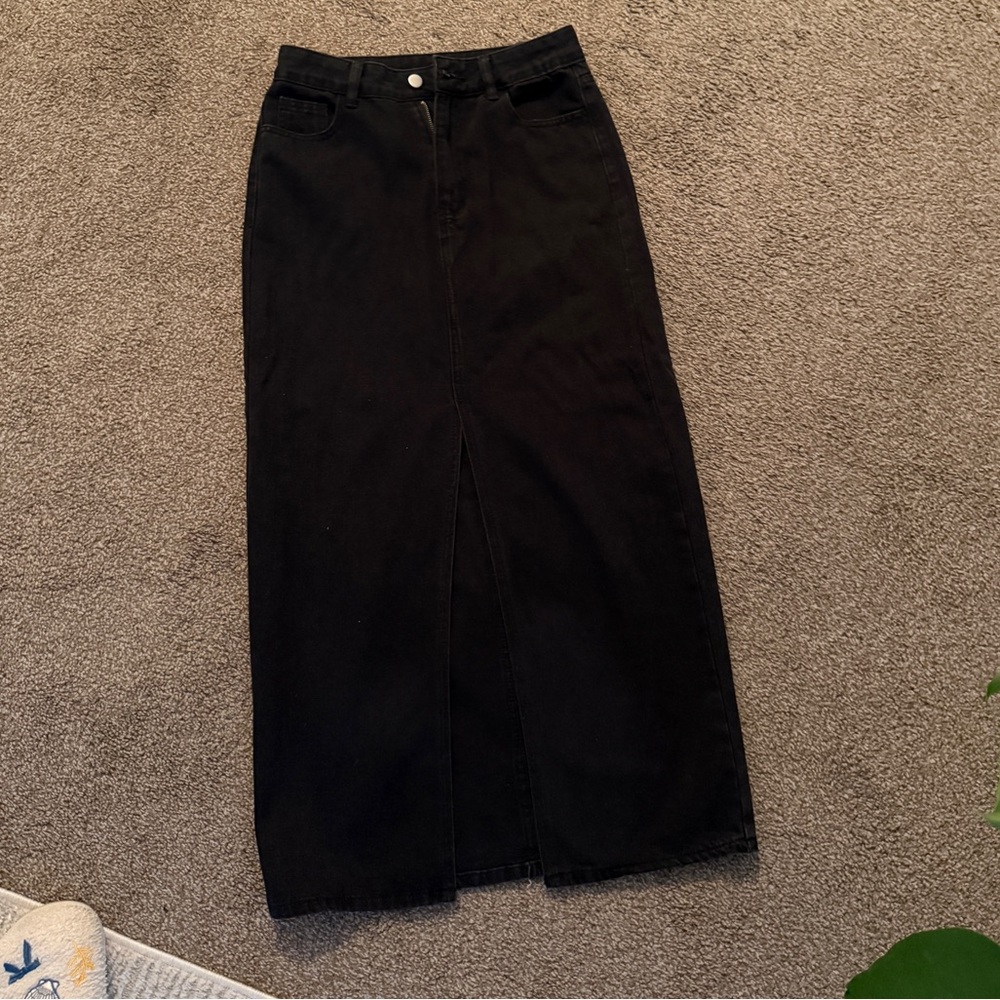 Source Unknown Black Midi Skirt